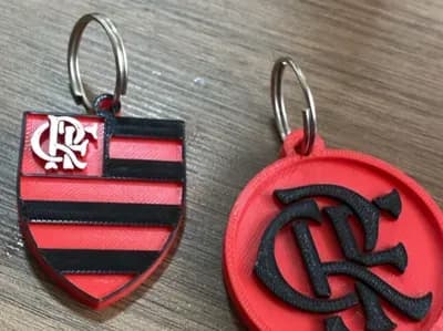 Imagem de referência do modelo 3D Chaveiro do Flamengo; foto ilustrativa, cores finais azul ou azul com verde.